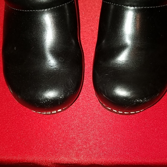 sanita wide width clogs